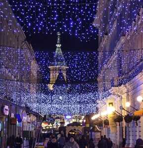 2025/11/images/tour_1656/strada-alba-iulia-decorata-de-craciun-large.jpg